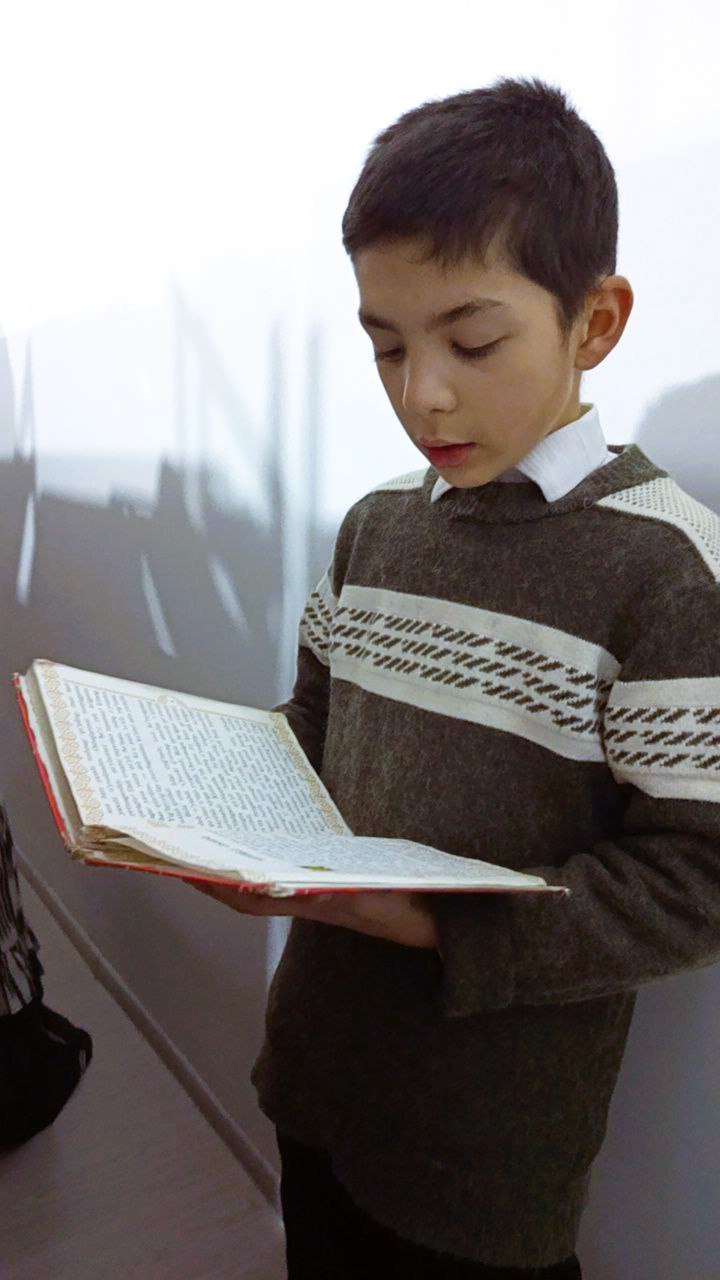 Bilim — nur, kitob esa unga eltuvchi yo‘ldir. 📖💡